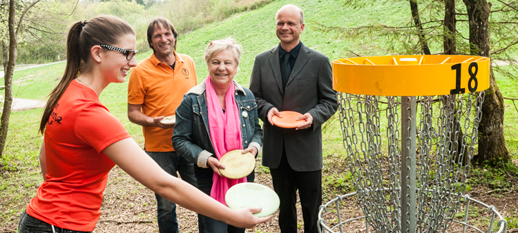Entwicklung Kommune. Trendsportlerin Maren Moßig bei Discgolf-Weltmeisterschaft in USA + Entwicklung Discgolfclub