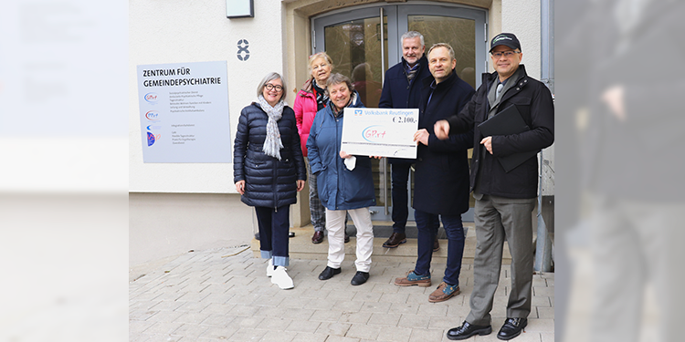 Euro 2100 Spende. Mentoren APROS Consulting, Villforth Siebtechnik GmbH bei Spendenparlament Reutlingen Übergabe an GP.rT Theaterprojekt für Hilfsbedürftige